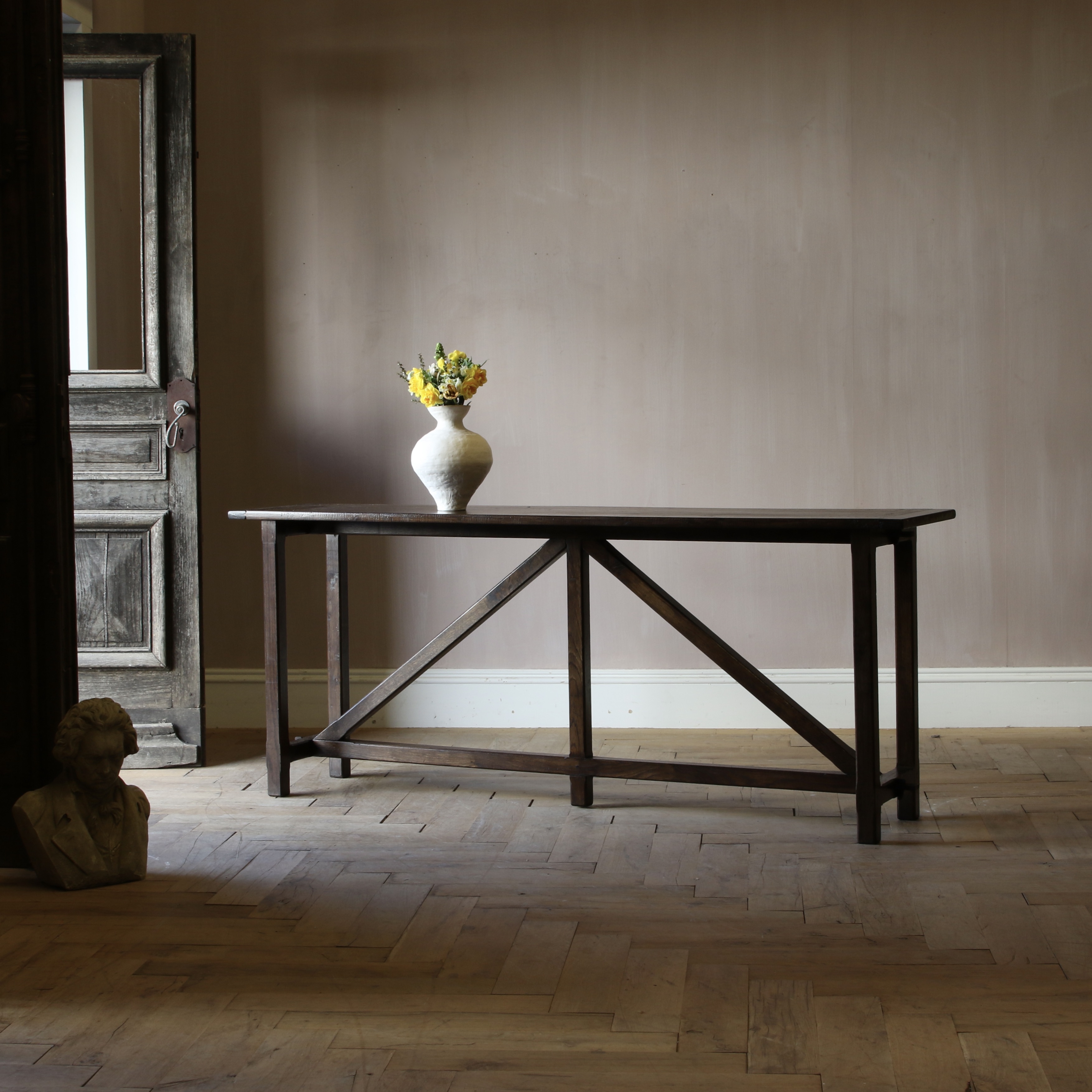 151-48 - Avignon Side Table // JS Editions